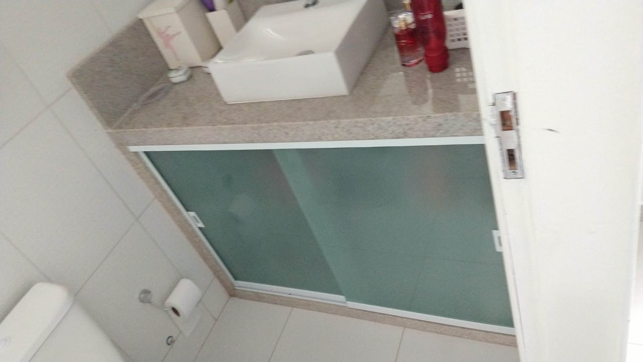 Fechamento de Pia em Vidro Temperado Jateado