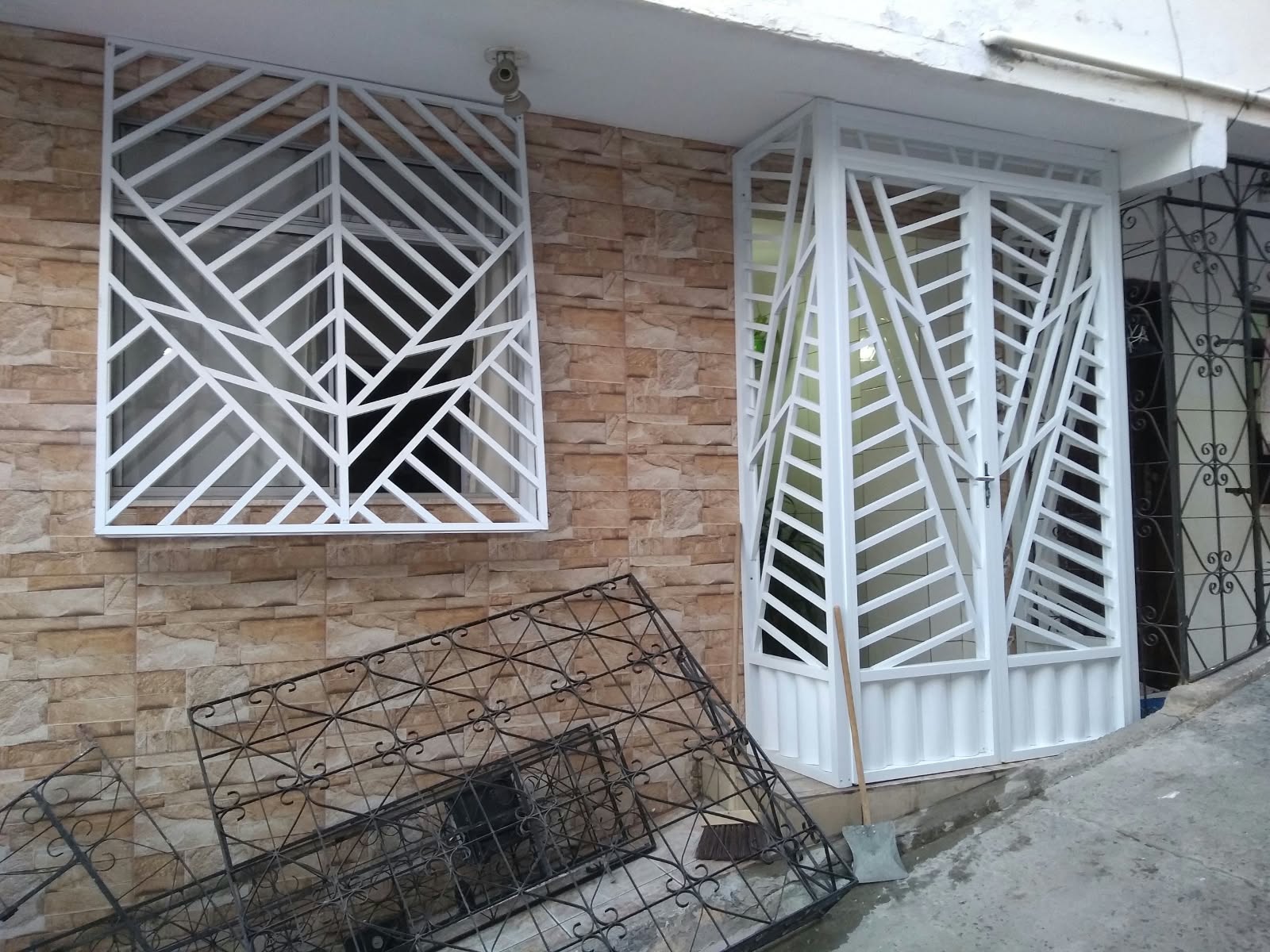 Conjunto Porta e Janela em Alumínio Branco