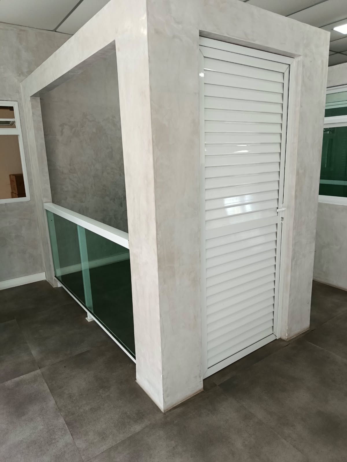 Porta Veneziana em Alumínio Branco