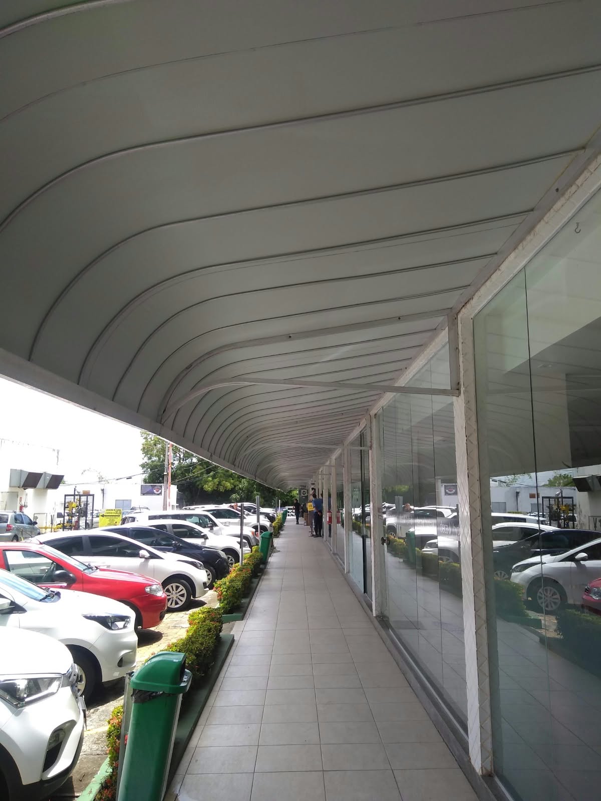 Fachada Comercial em Vidro Temperado