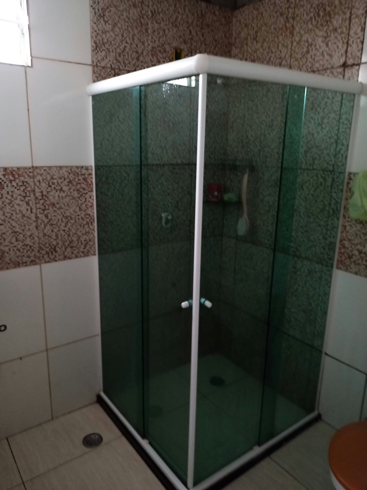 Box de Banheiro em Vidro Verde