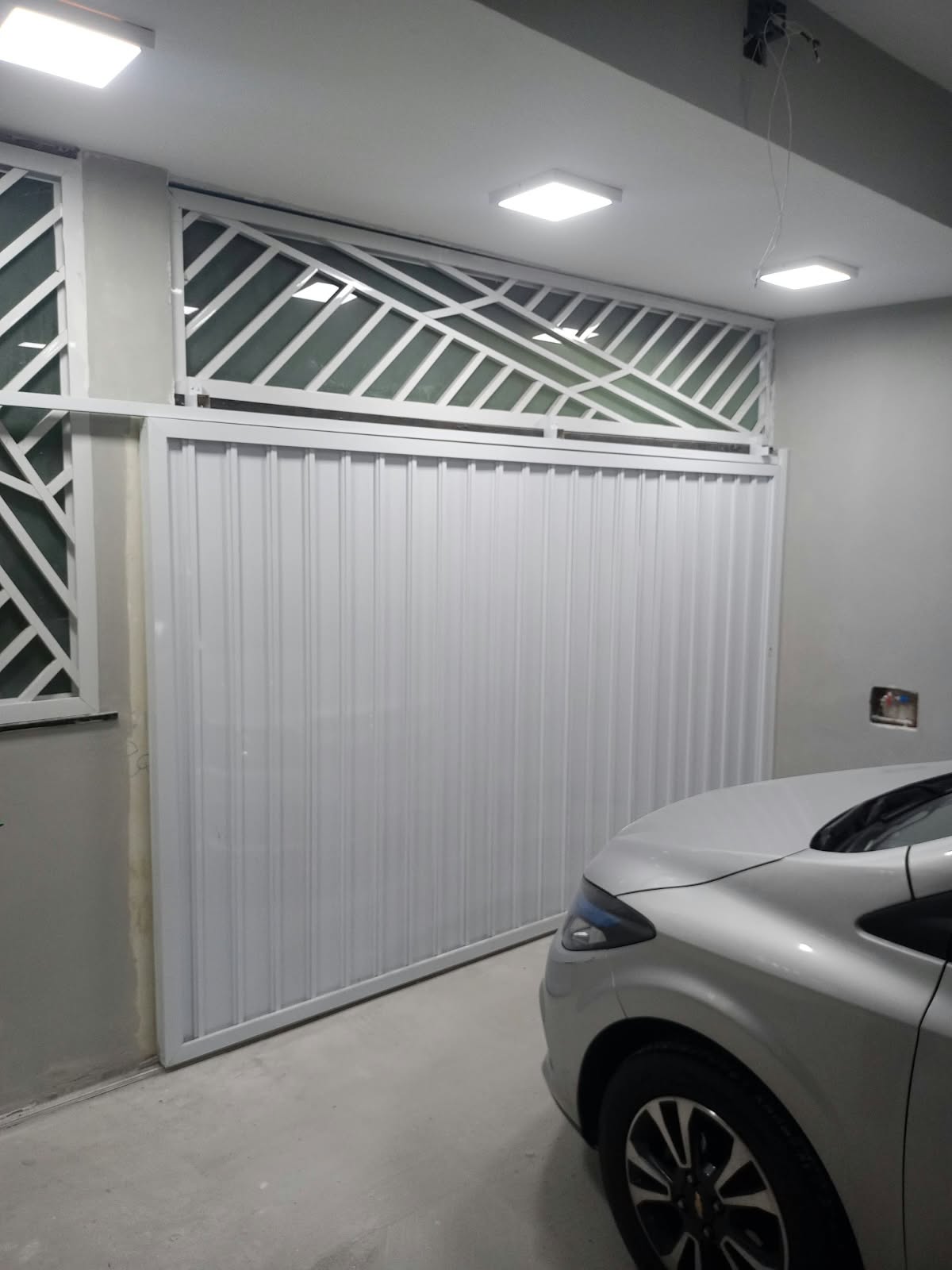 Portão de Garagem em Alumínio Branco