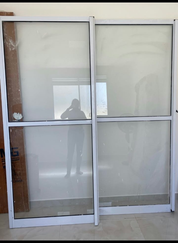 Portas de Alumínio Branco com Vidro Incolor