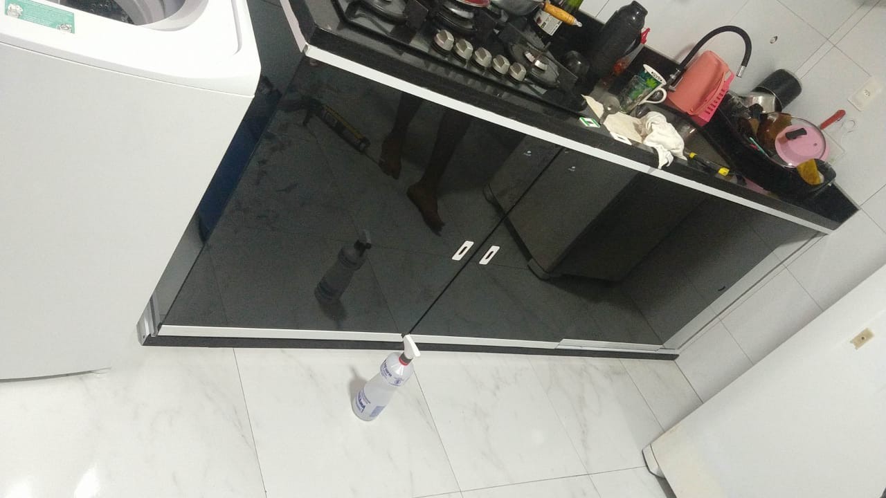 Fechamento de Pia em Vidro Temperado
